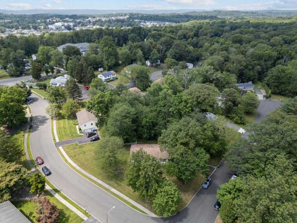 16 Green Bower Lane, New City, NY 10956 - Photo 30 of 32