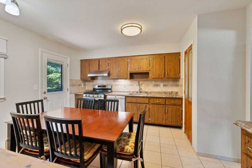 16 Green Bower Lane, New City, NY 10956 - Photo 6 of 32
