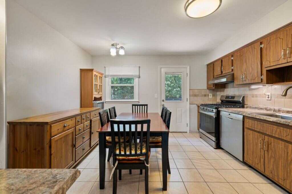 16 Green Bower Lane, New City, NY 10956 - Photo 7 of 32