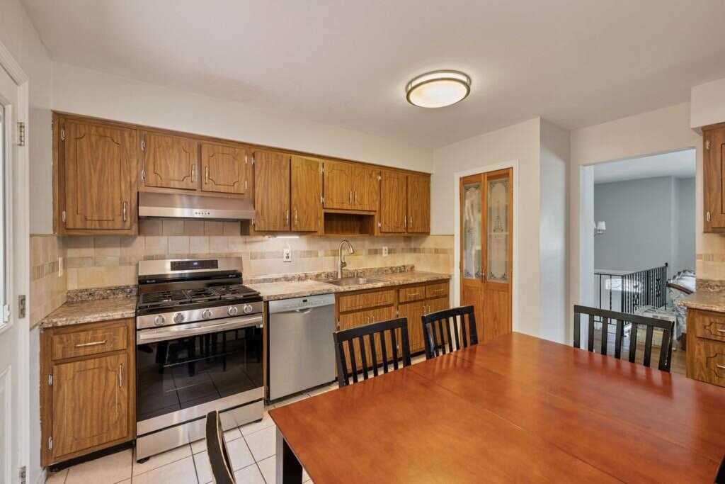 16 Green Bower Lane, New City, NY 10956 - Photo 8 of 32