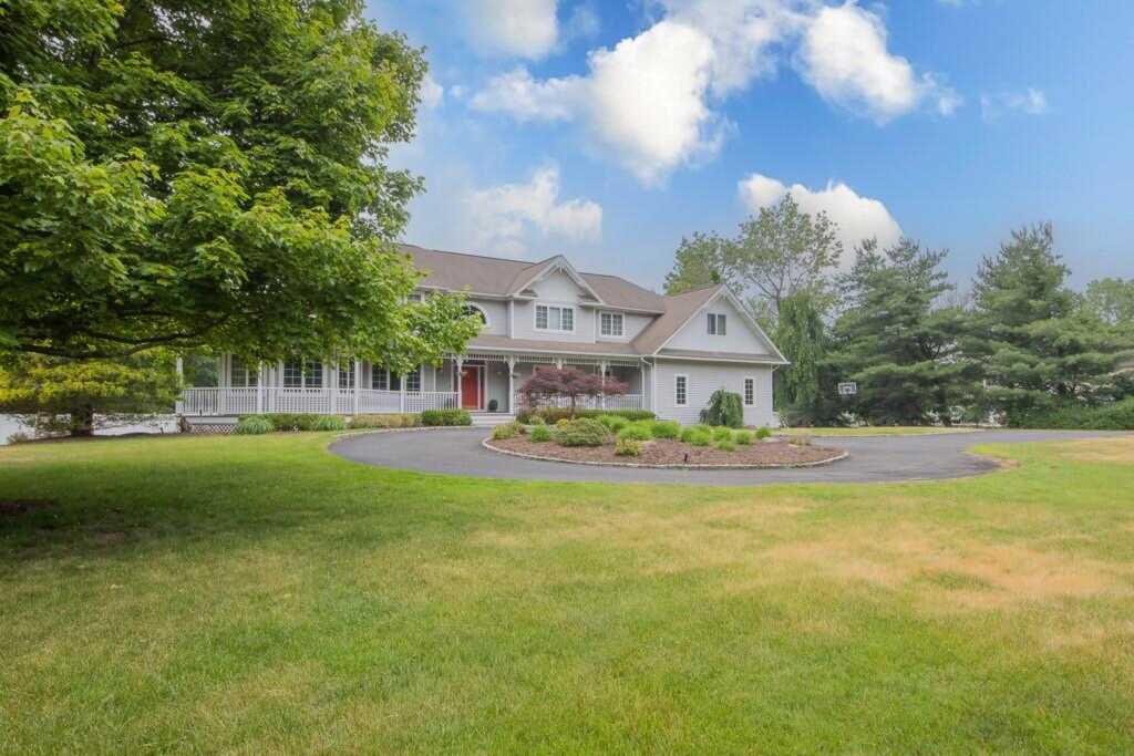185 Spook Rock Road, Suffern, NY 10901 - Photo 2 of 39