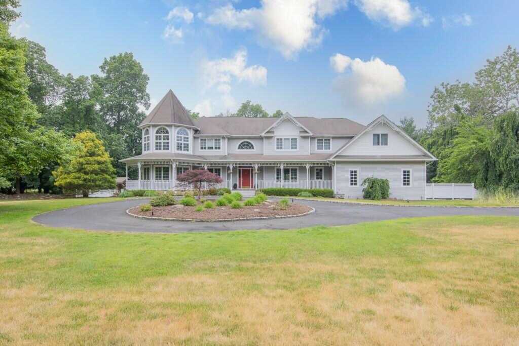 185 Spook Rock Road, Suffern, NY 10901 - Photo 3 of 39