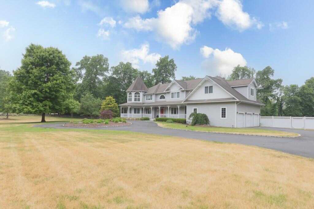 185 Spook Rock Road, Suffern, NY 10901 - Photo 5 of 39