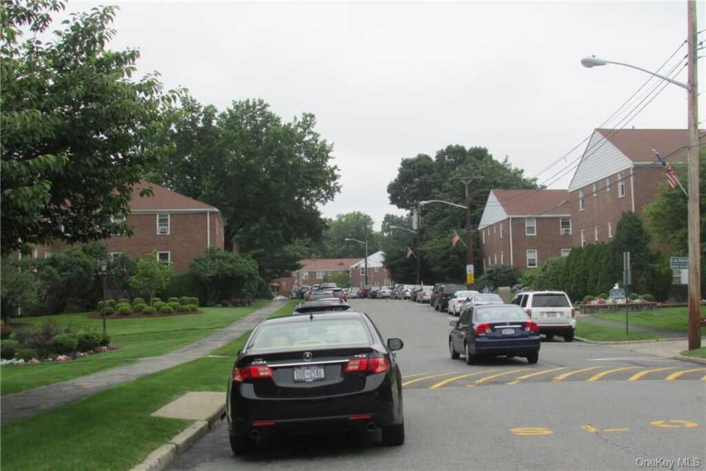 8 Bryant Crescent, Unit #1A, White Plains, NY 10605 - Photo 14 of 20