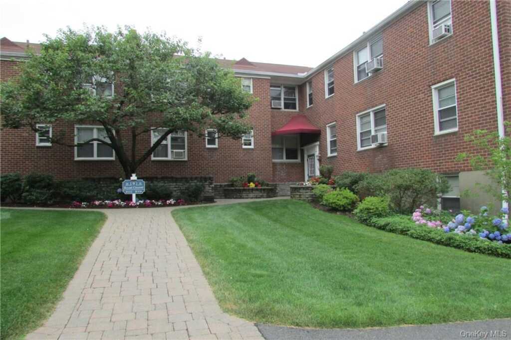 8 Bryant Crescent, Unit #1A, White Plains, NY 10605 - Photo 2 of 20