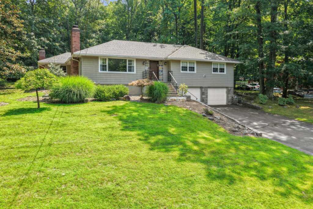 12 Hillside Terrace, Suffern, NY 10901 - Photo 3 of 29