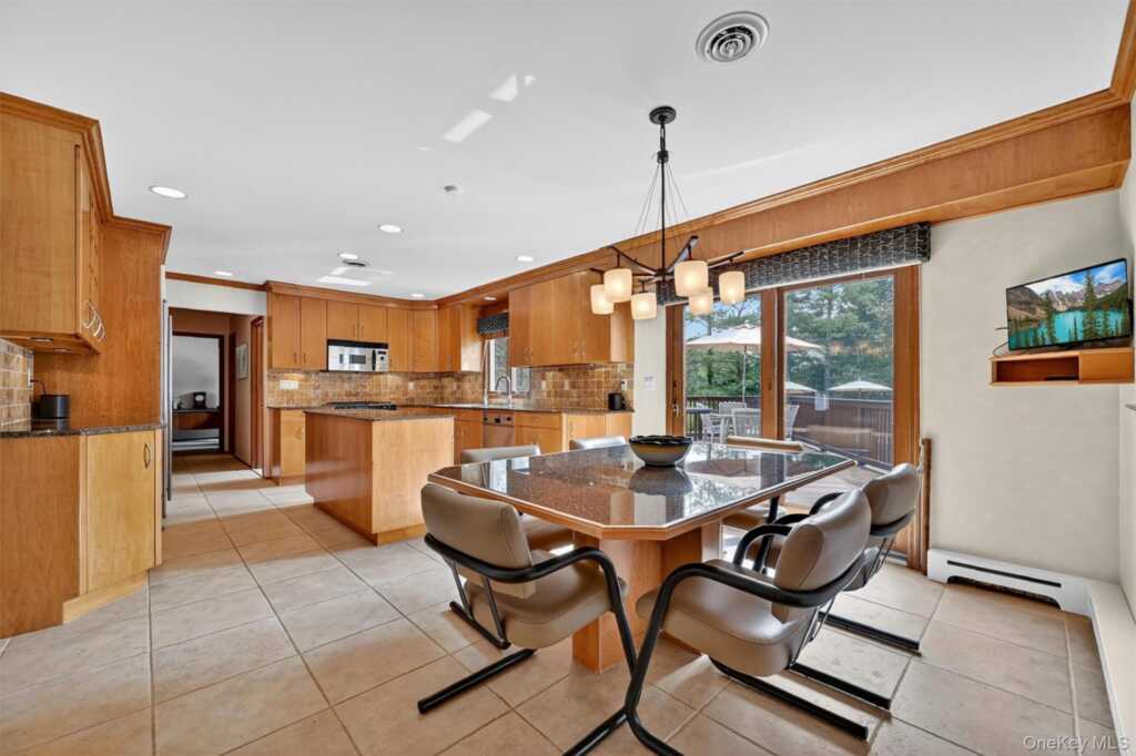 10 Carlton Court, New City, NY 10956 - Photo 11 of 40