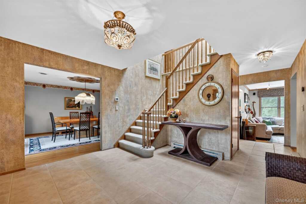 10 Carlton Court, New City, NY 10956 - Photo 5 of 40