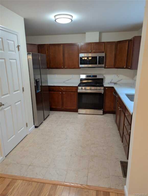 126 Nethermont Avenue, White Plains, NY 10603 - Photo 4 of 28