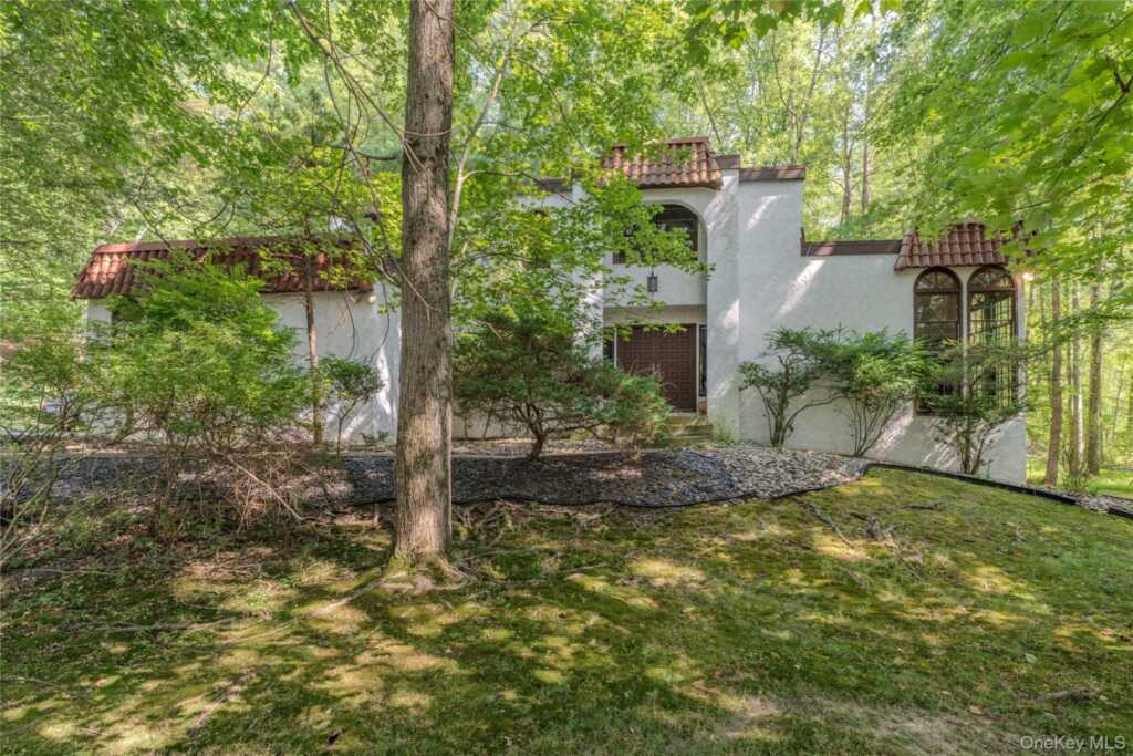 23 Rolling Way, New City, NY 10956 - Photo 2 of 47