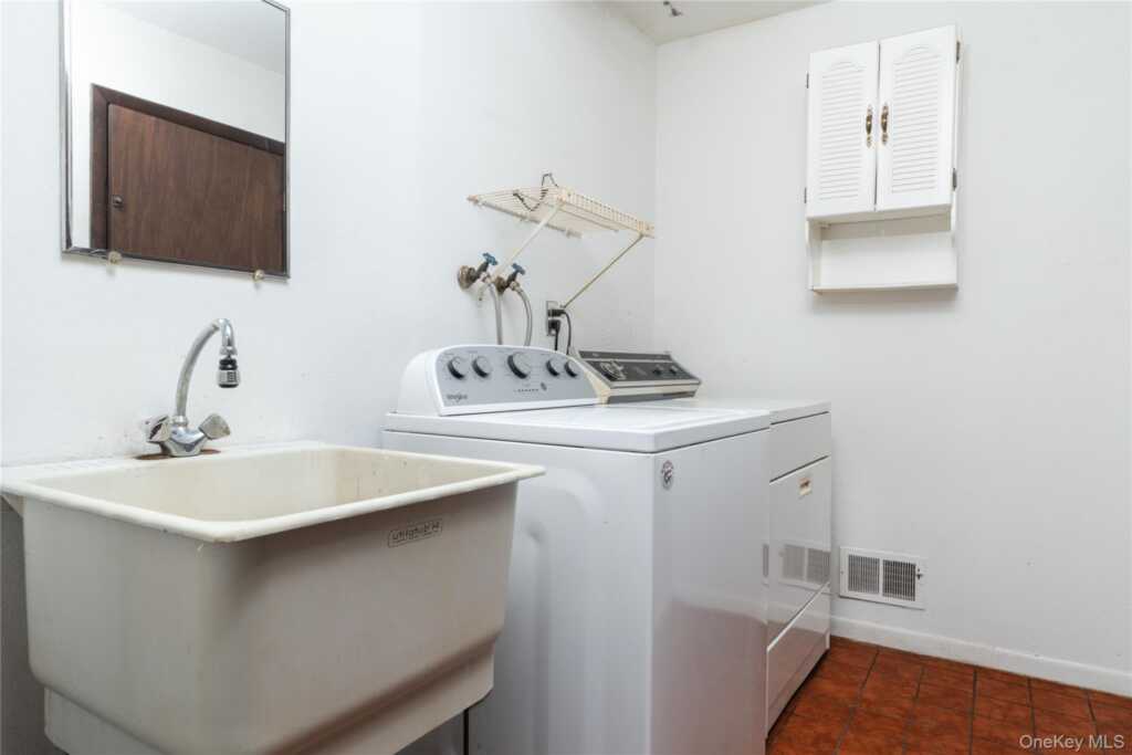 23 Rolling Way, New City, NY 10956 - Photo 32 of 47