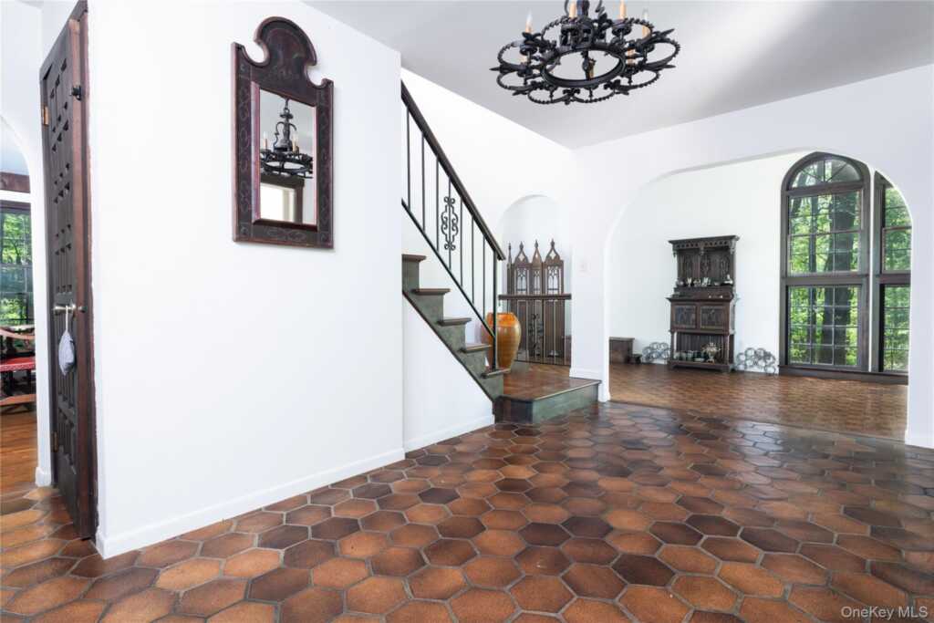 23 Rolling Way, New City, NY 10956 - Photo 5 of 47