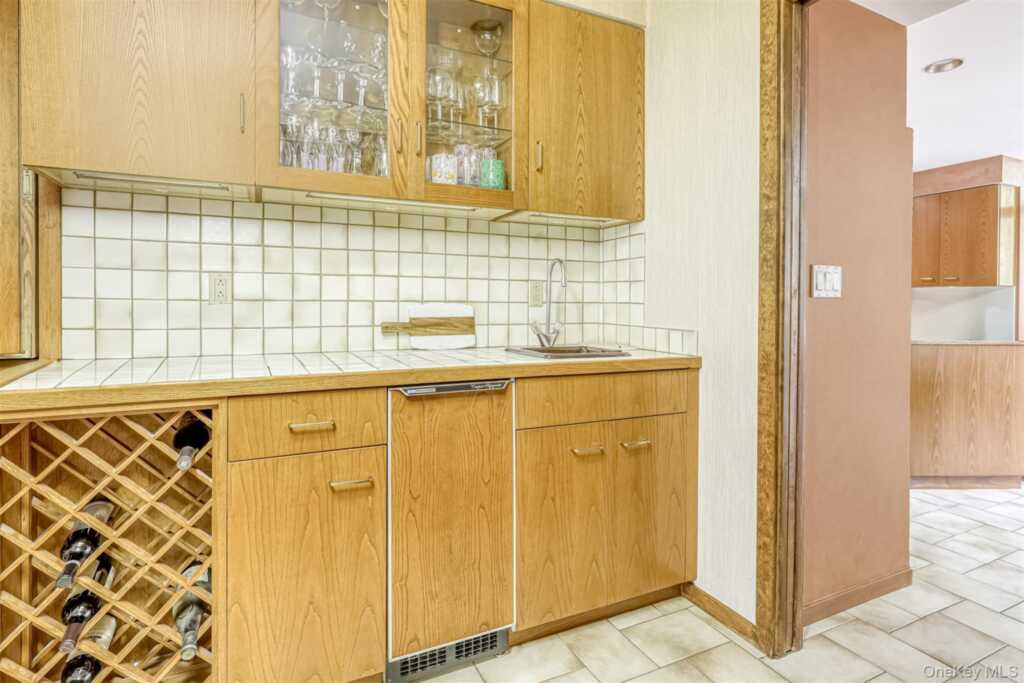 352 Phillips Hill Road, New City, NY 10956 - Photo 15 of 43