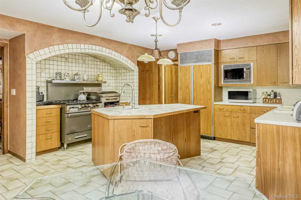 352 Phillips Hill Road, New City, NY 10956 - Photo 16 of 43