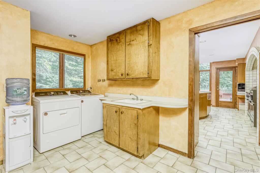 352 Phillips Hill Road, New City, NY 10956 - Photo 19 of 43