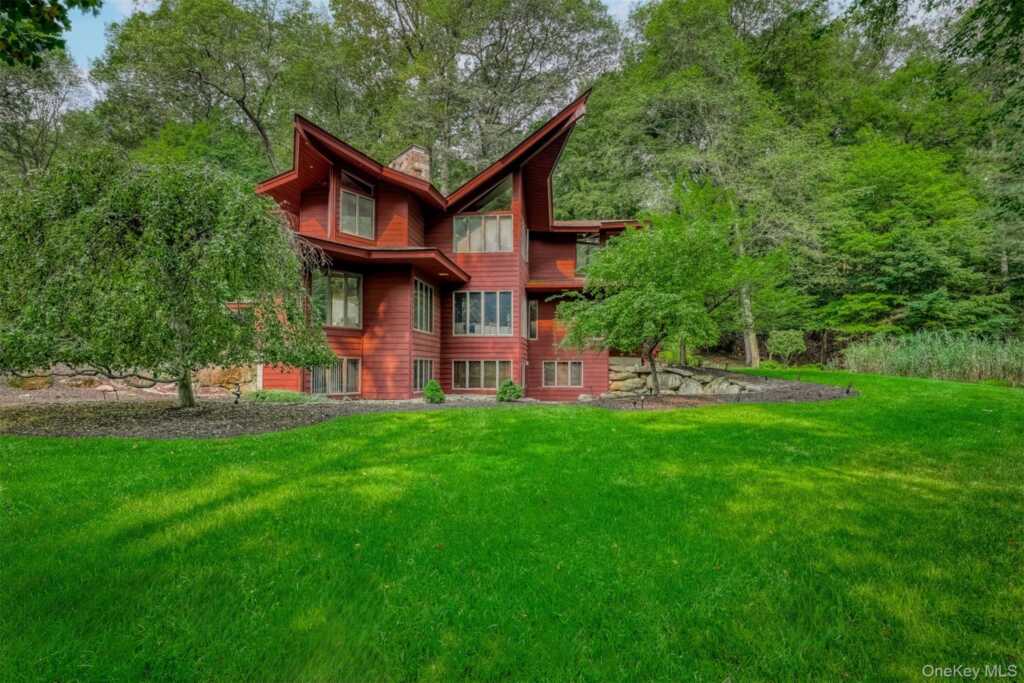 352 Phillips Hill Road, New City, NY 10956 - Photo 3 of 43