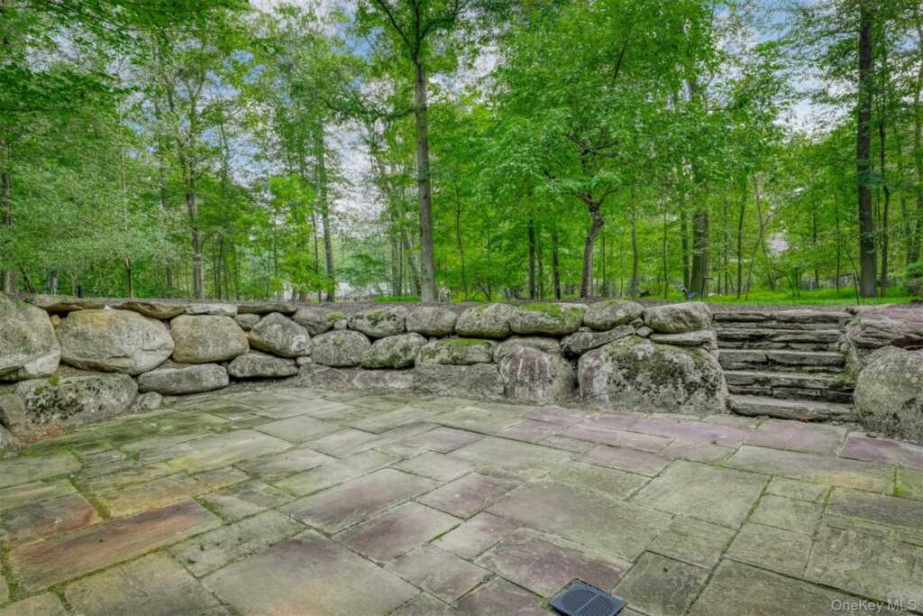 352 Phillips Hill Road, New City, NY 10956 - Photo 38 of 43