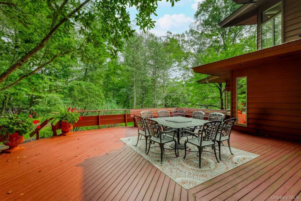 352 Phillips Hill Road, New City, NY 10956 - Photo 5 of 43