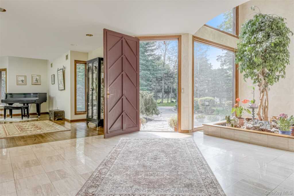 352 Phillips Hill Road, New City, NY 10956 - Photo 8 of 43