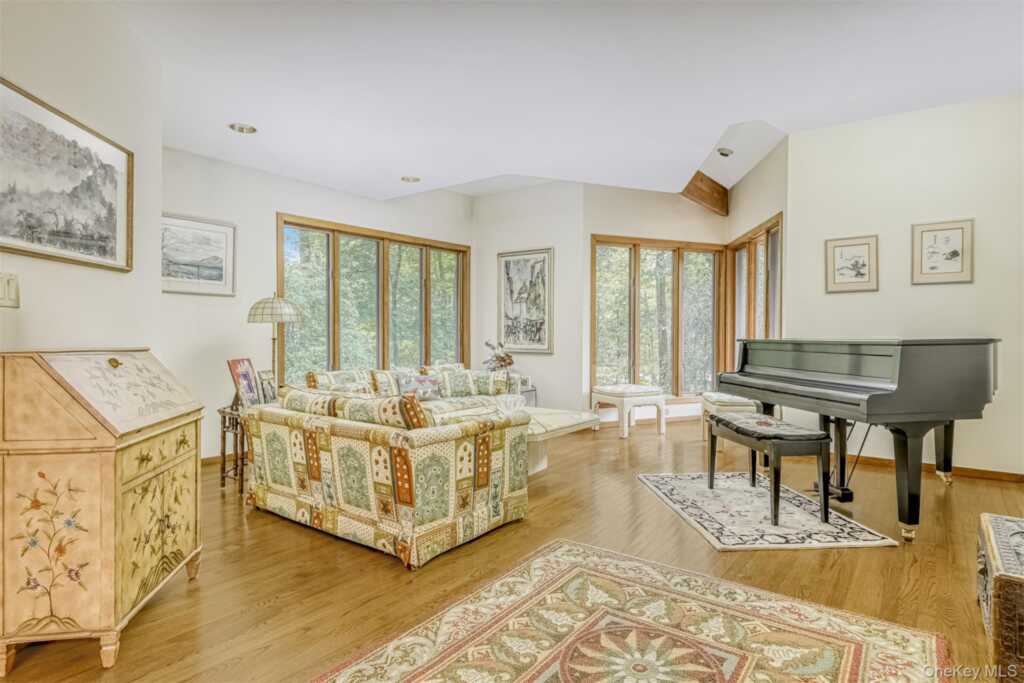 352 Phillips Hill Road, New City, NY 10956 - Photo 9 of 43