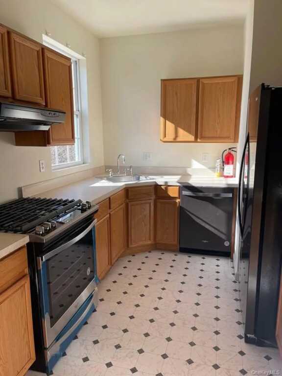 103 Pipetown Hill Road, Nanuet, NY 10954 - Photo 1 of 13