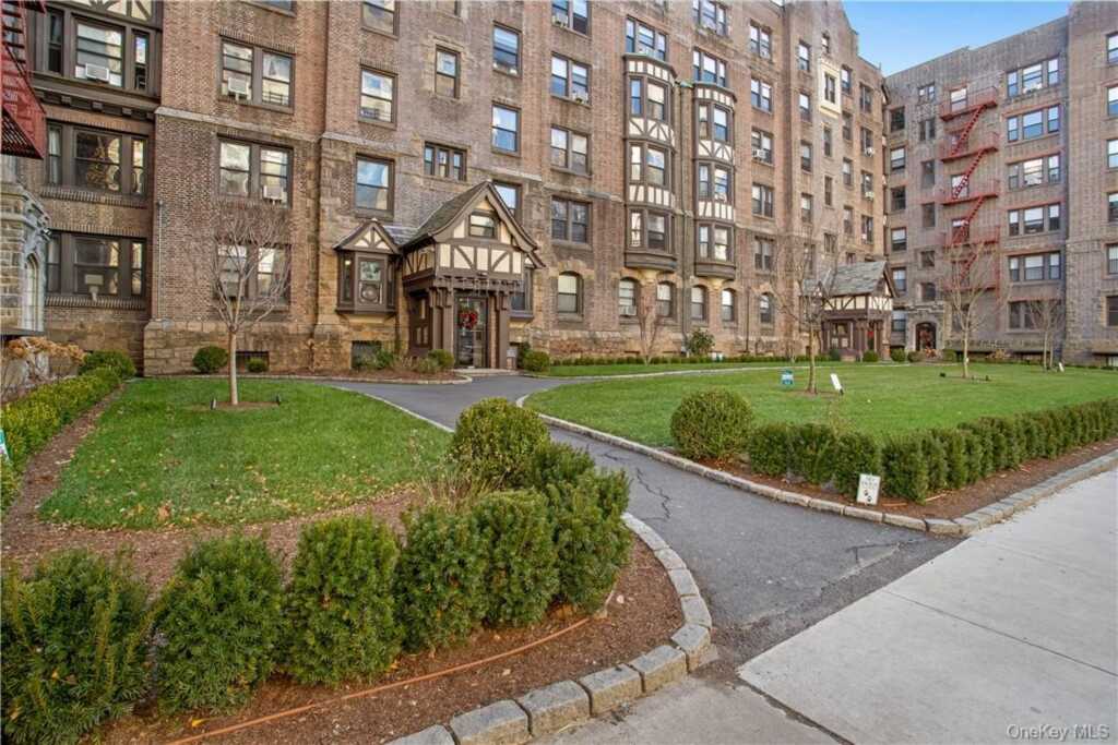 250 Martine Avenue, Unit #2F, White Plains, NY 10601