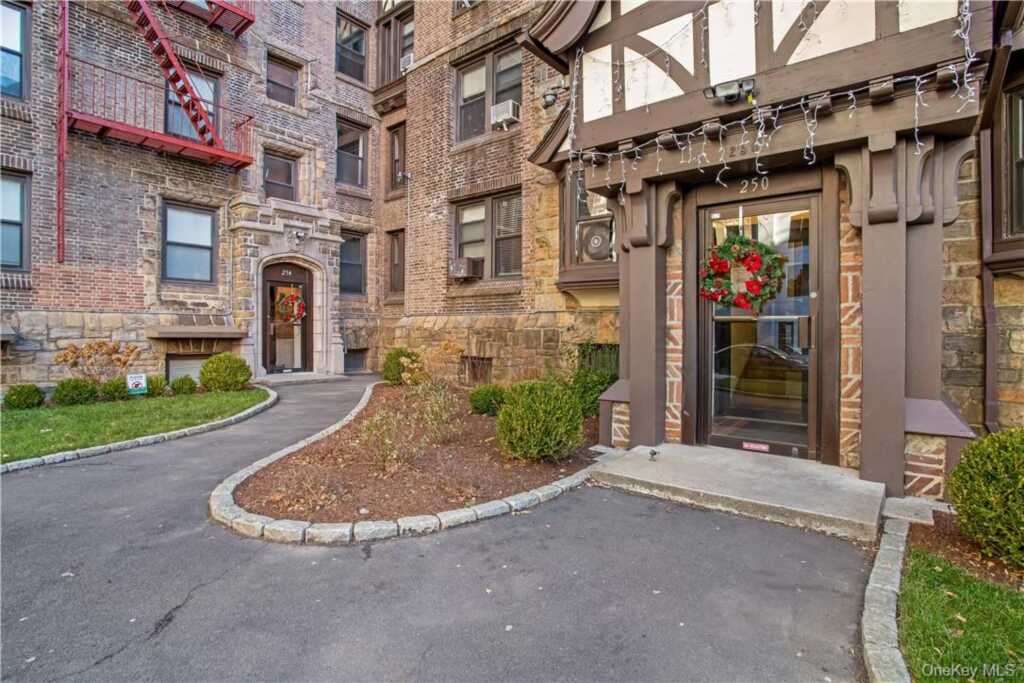 250 Martine Avenue, Unit #2F, White Plains, NY 10601 - Photo 18 of 19