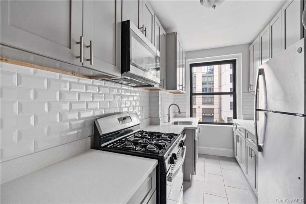 250 Martine Avenue, Unit #2F, White Plains, NY 10601 - Photo 8 of 19
