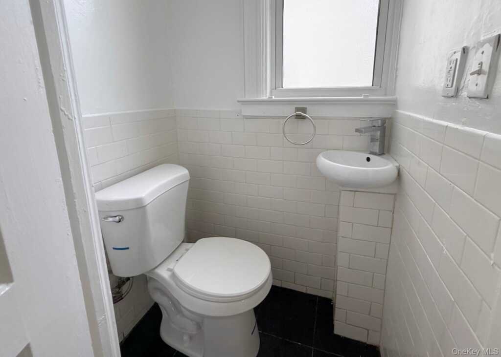 35 7th Street, New Rochelle, NY 10801 - Photo 5 of 17