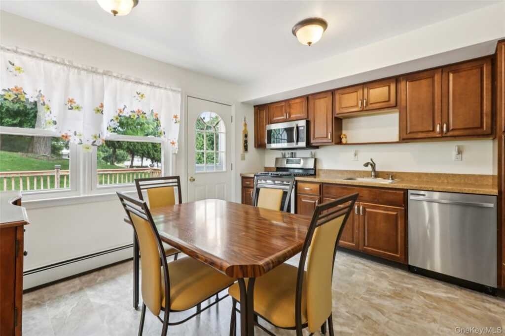 4 Babcock Court, Stony Point, NY 10980 - Photo 11 of 27