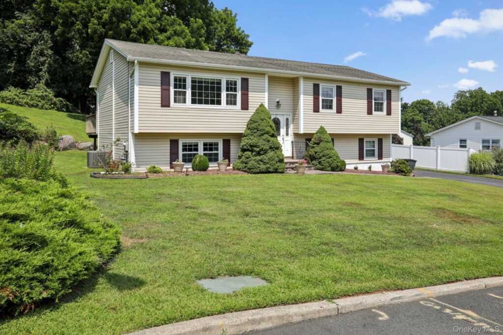 4 Babcock Court, Stony Point, NY 10980 - Photo 2 of 27