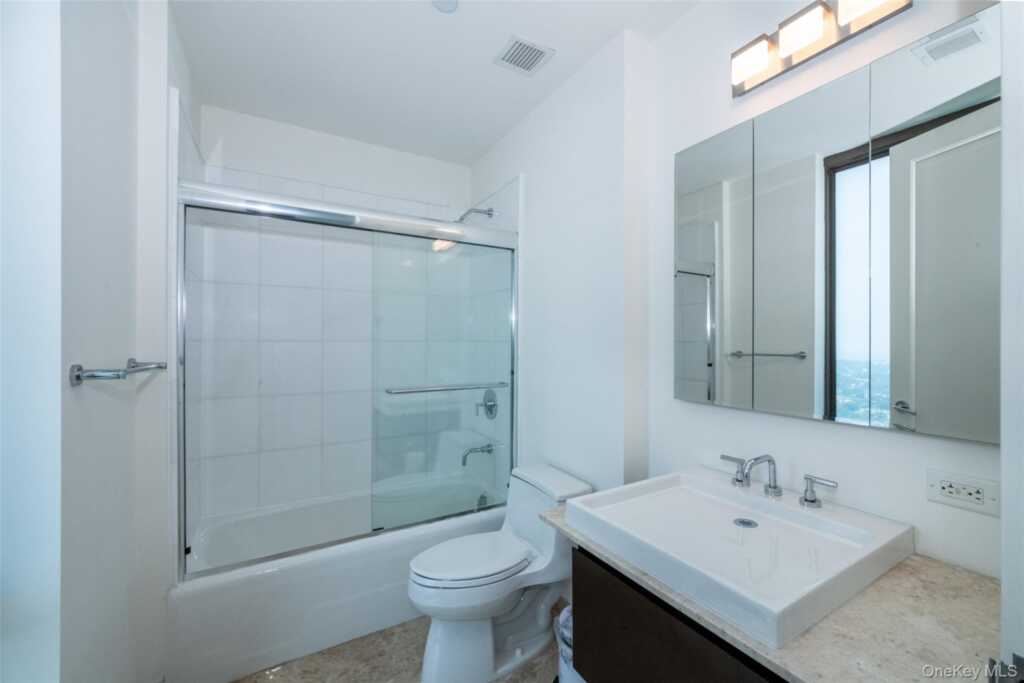 175 Huguenot Street, Unit #PH 701, New Rochelle, NY 10801 - Photo 20 of 27