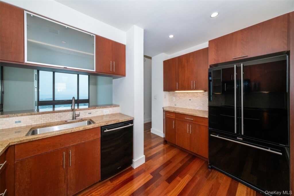 175 Huguenot Street, Unit #PH 701, New Rochelle, NY 10801 - Photo 9 of 27