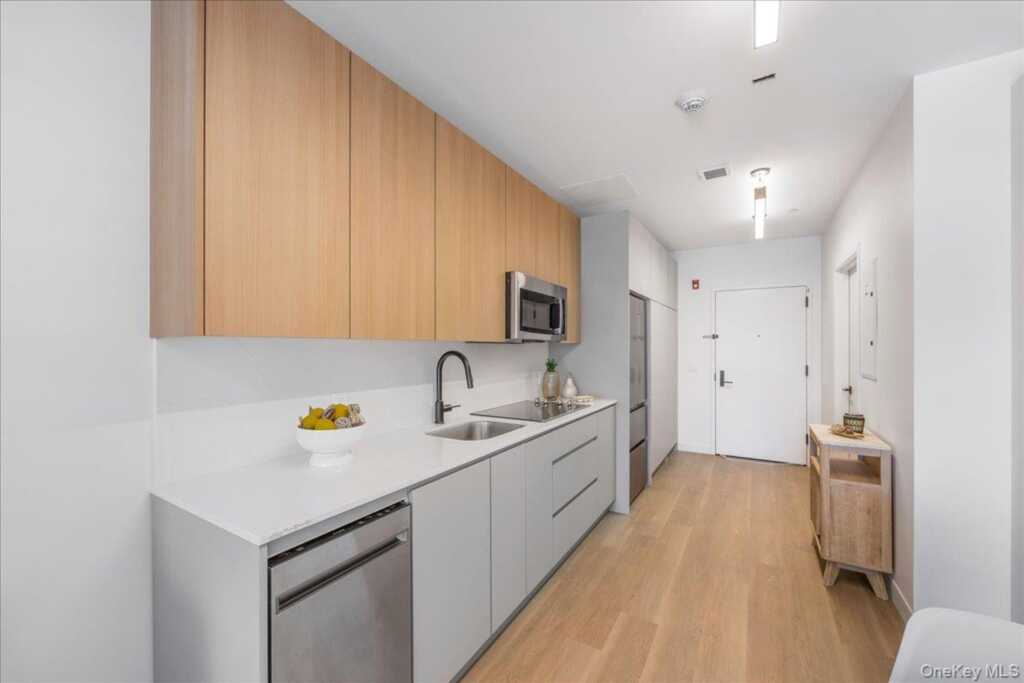 8 Chester Avenue, Unit #201, White Plains, NY 10601 - Photo 5 of 10