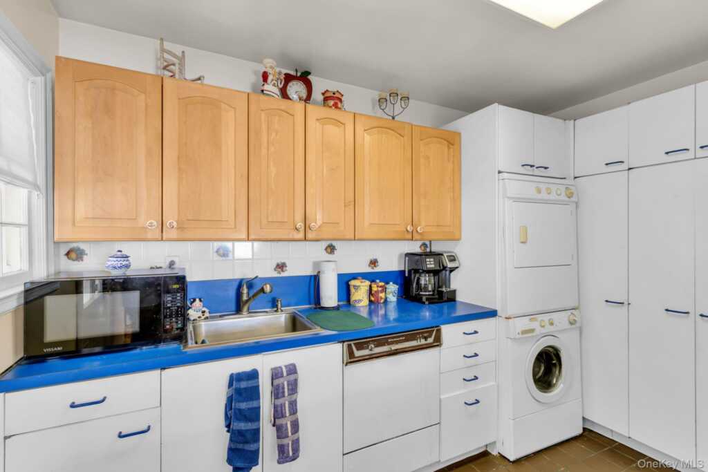 14 Coralyn Avenue, White Plains, NY 10605 - Photo 12 of 42