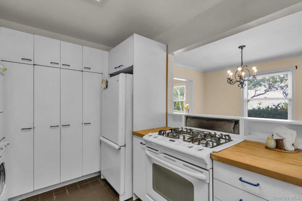 14 Coralyn Avenue, White Plains, NY 10605 - Photo 14 of 42