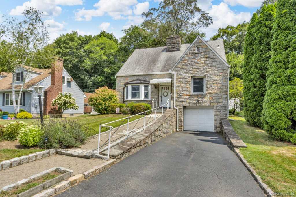 14 Coralyn Avenue, White Plains, NY 10605 - Photo 2 of 42