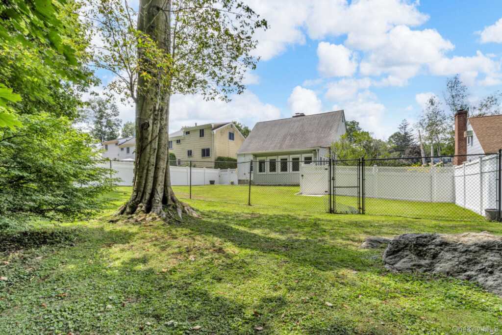 14 Coralyn Avenue, White Plains, NY 10605 - Photo 36 of 42