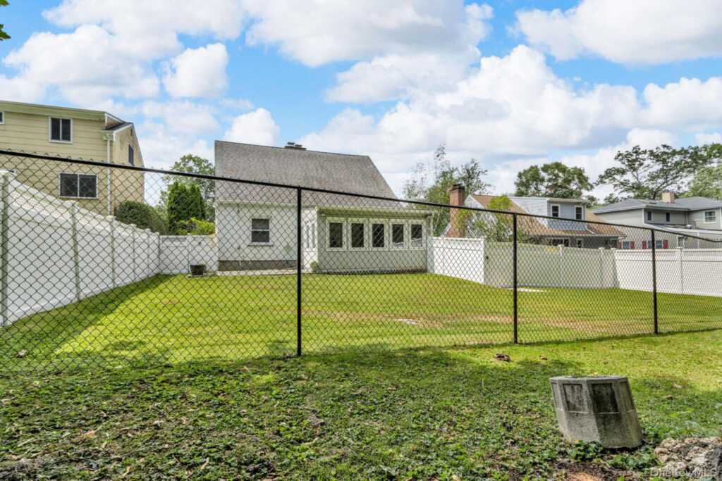 14 Coralyn Avenue, White Plains, NY 10605 - Photo 38 of 42