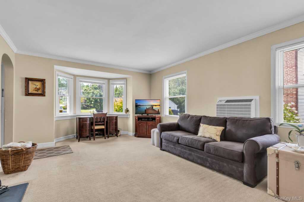 14 Coralyn Avenue, White Plains, NY 10605 - Photo 7 of 42