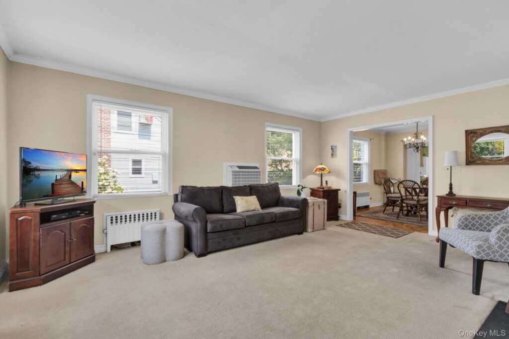 14 Coralyn Avenue, White Plains, NY 10605 - Photo 8 of 42