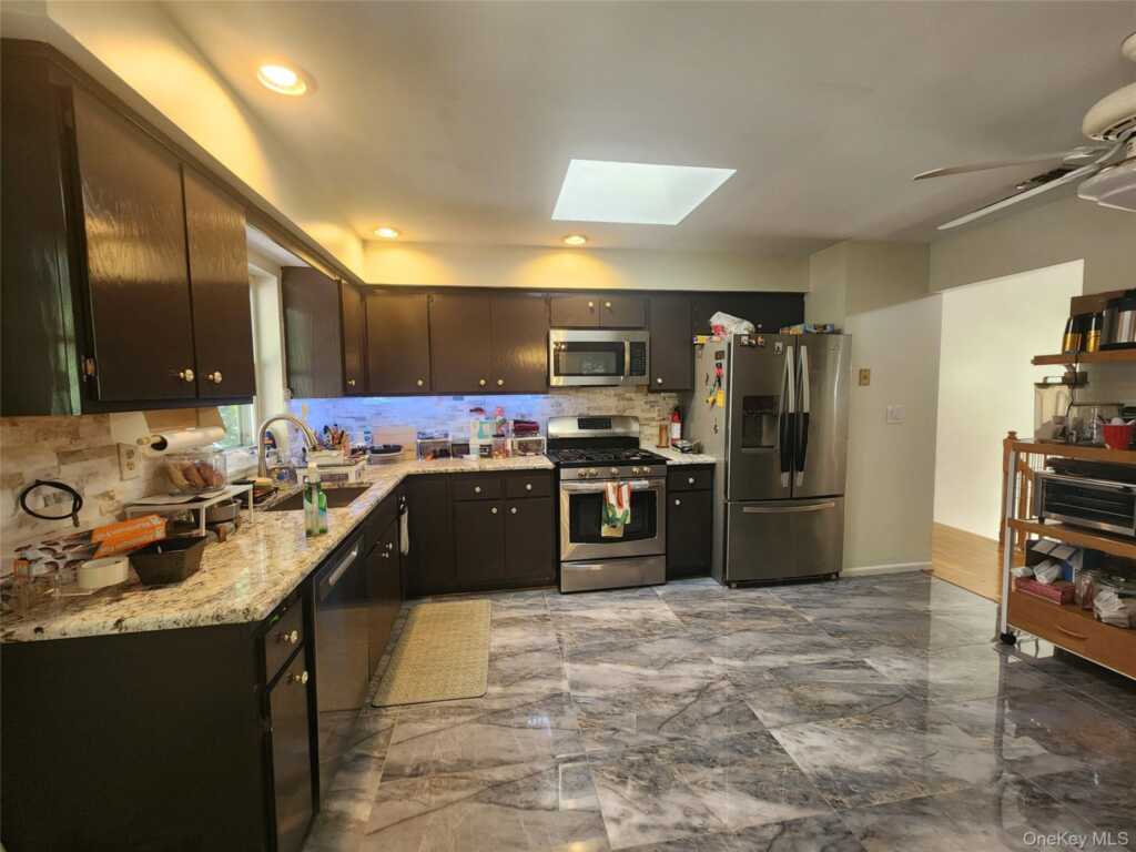 1 Nickolaus Lane, Nanuet, NY 10954 - Photo 10 of 37