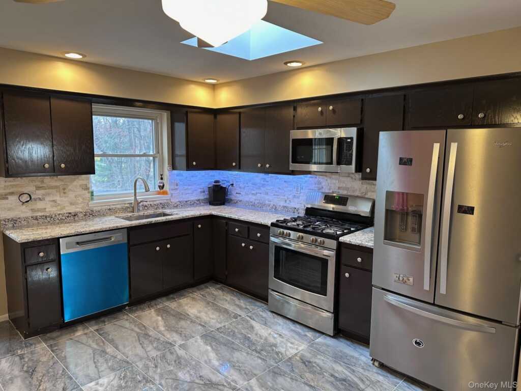 1 Nickolaus Lane, Nanuet, NY 10954 - Photo 6 of 37