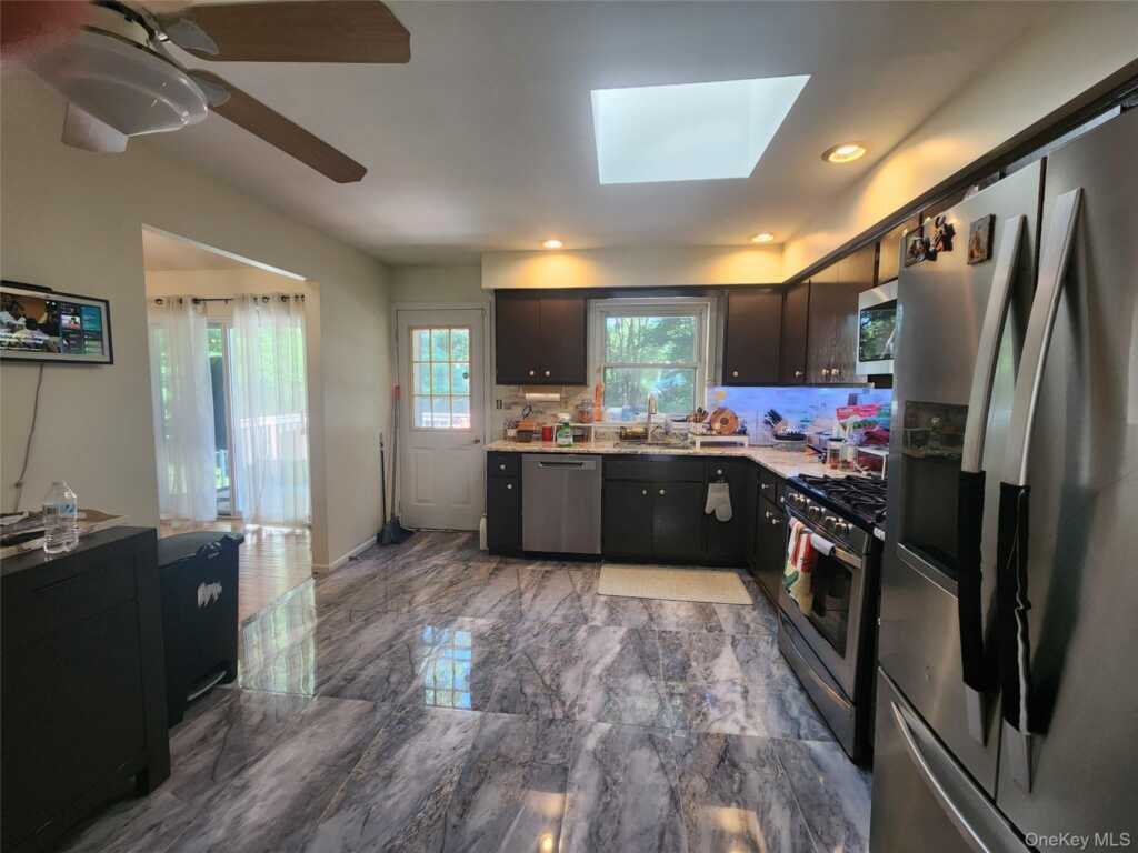 1 Nickolaus Lane, Nanuet, NY 10954 - Photo 7 of 37