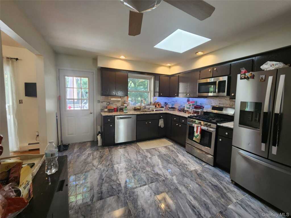 1 Nickolaus Lane, Nanuet, NY 10954 - Photo 8 of 37