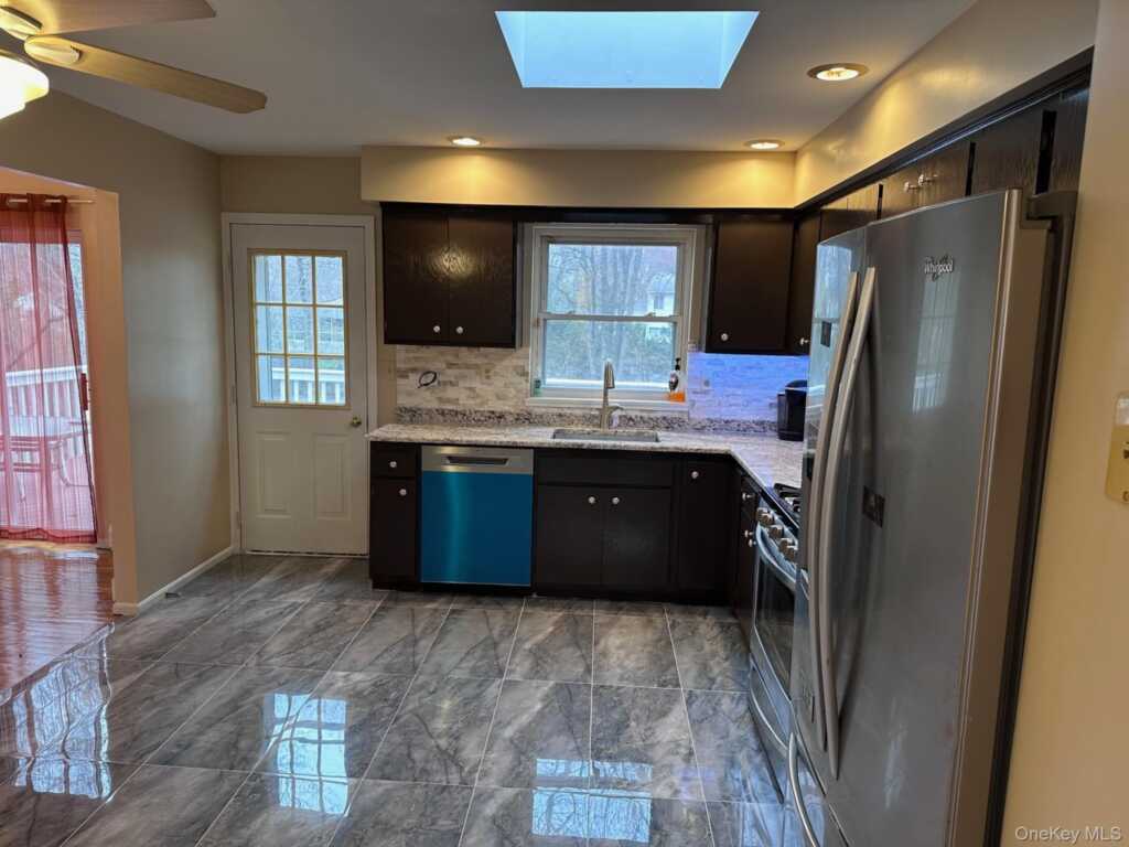 1 Nickolaus Lane, Nanuet, NY 10954 - Photo 9 of 37