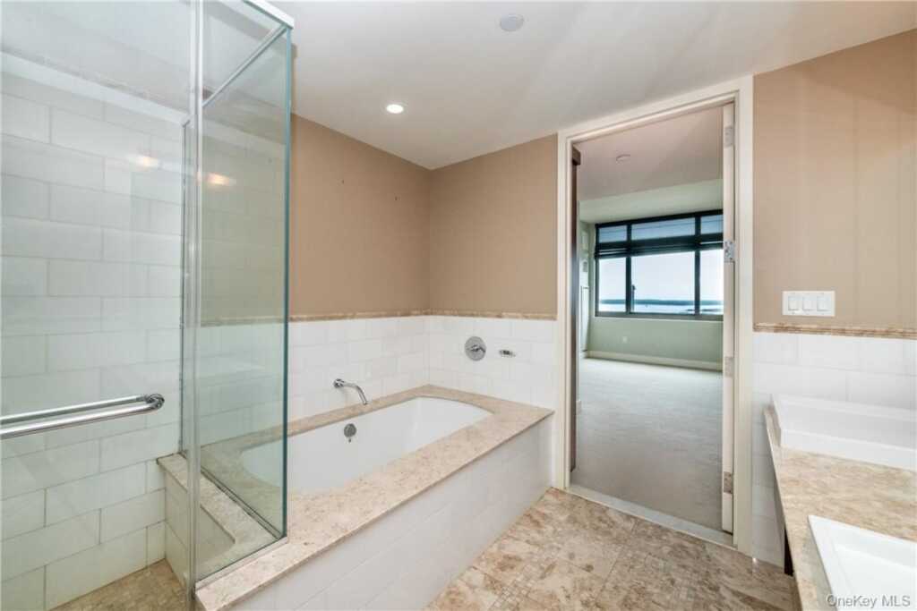 175 Huguenot Street, Unit #2203, New Rochelle, NY 10801 - Photo 19 of 33