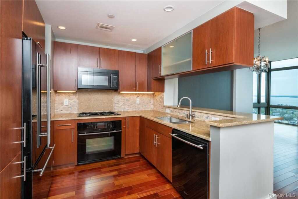 175 Huguenot Street, Unit #2203, New Rochelle, NY 10801 - Photo 3 of 33