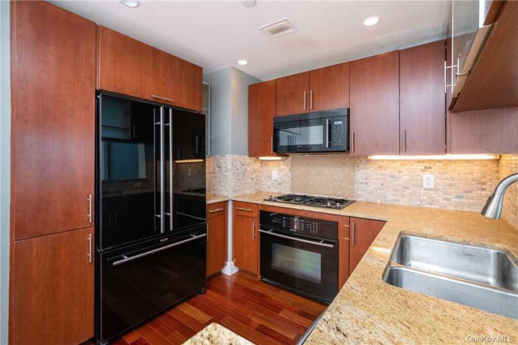 175 Huguenot Street, Unit #2203, New Rochelle, NY 10801 - Photo 5 of 33