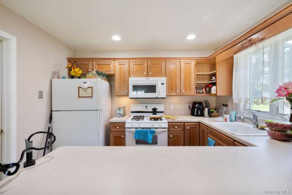 30 Chestnut St, , NY Street, Stony Point, NY 10980 - Photo 2 of 34